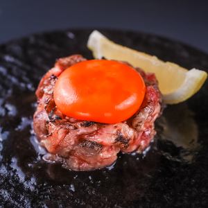 炙りユッケ