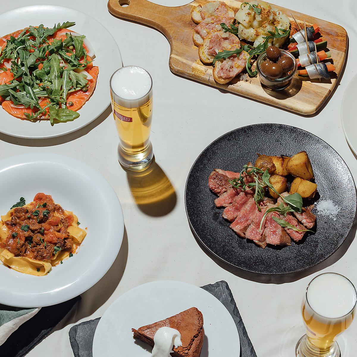タパス料理も各種取り揃えております。こだわりのビールと♪
