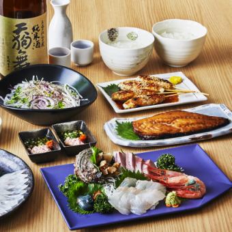 生魚片拼盤、帶皮生魚片！【海鮮套餐【共8道菜】】<每人5,500日圓>
