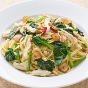 Steamed chicken and spinach with pine nut peperoncino