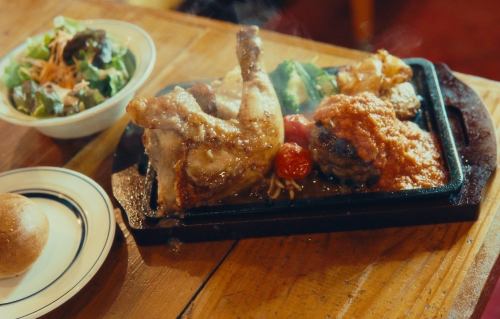 ハンバーグ＆チキンコンボ (ハンバーグ140g)