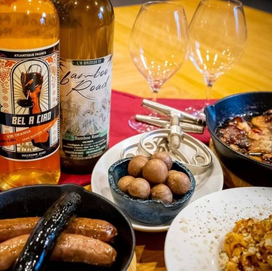 有可以品尝天然葡萄酒和广岛牡蛎和野味的套餐◎