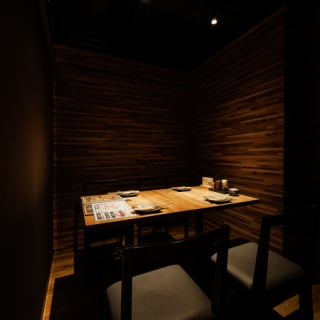 가족이나 친한 친구와의 모임은 물론, 축하 일에도 추천.나무의 온기로 둘러싸인 특별한 공간에서 마음에 남는 한때를 보내십시오.【교토/가와라마치/교토 가와라마치/시조/가와라마치 이자카야/야키토리/야키토리/가와라마치 이자카야/교토 이자카야/런치/무제한 뷔페/음료 무제한/뷔페/생일/기념일/개인실/냄비/접대/비망년회/신년회]