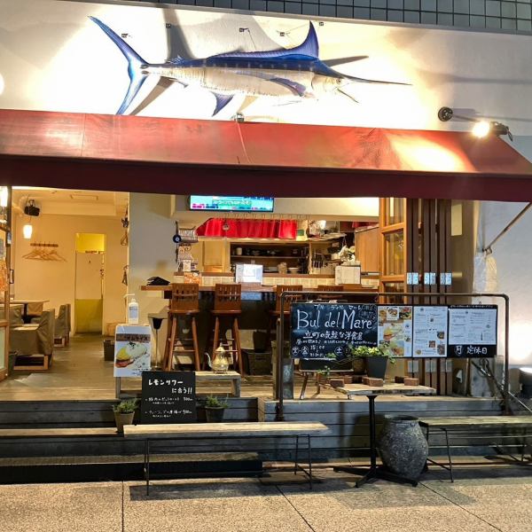 立町にある大人の隠れ家。貸切は20名様～オープンな店内なので心地よい風を感じながら、気軽にご利用できます。