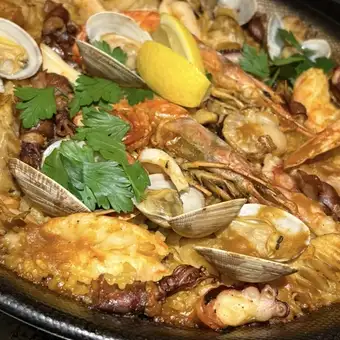 【事前予約限定】魚介が美味しいパエリアコース　5500円→5000円（ドリンク別）