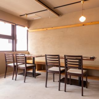 広々とした空間で、大人数での宴会にぴったりです。職場の歓送迎会や同窓会など、一体感のある飲み会をお楽しみいただけます。揚げたての一口天ぷらや自慢の一品料理、大人気の各種ドリンクをご用意しておりますので、心ゆくまでお楽しみください♪