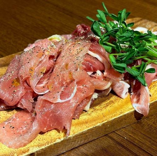 一盘意大利熏火腿