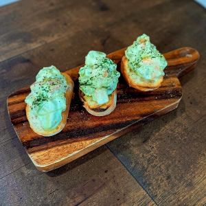 연어와 아보카도 타르타르