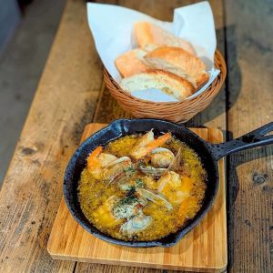 새우와 조개 아히조