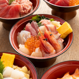 [Seafood Restaurant Nananoya menu also available!] The most popular dish topped with 6 to 7 kinds of seafood! "Seafood bowl" 1,980 yen (tax included)