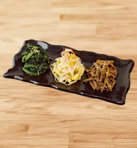 【野菜・ナムル・白菜キムチ】　焼肉の合間に野菜 人生もバランスだよ