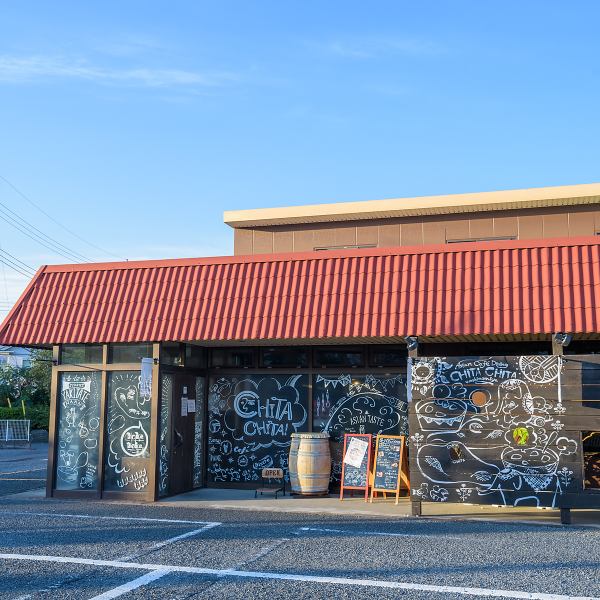 【鷲宮駅西口より徒歩10分】鷲宮西中学校正門向かい側に当店がございます。駐車場も広々40台ご用意しておりますのでご家族はもちろんデートにもピッタリです◎美味しい料理とお飲物をご用意してお待ちしております♪