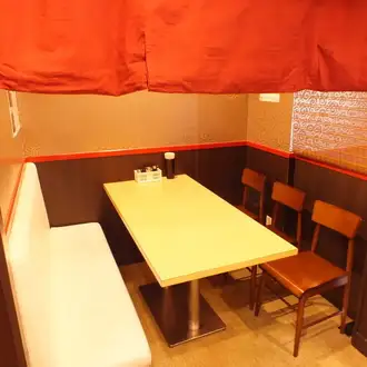 A nice semi-private room that can be partitioned by table ♪