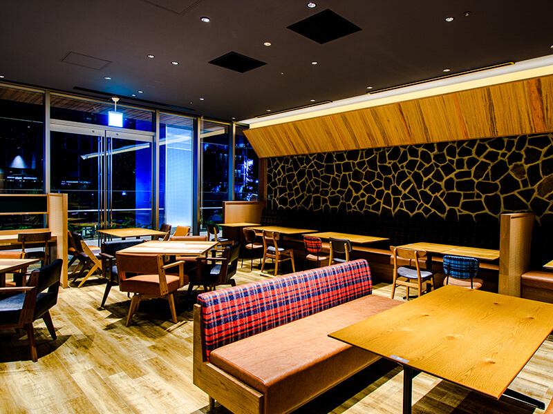 [Open space with full glass] Access by JR JP directly connected to Hakata Station ◎ You can enjoy your meal slowly in the open, warm and comfortable interior.