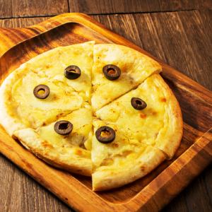 3種のチーズピザ