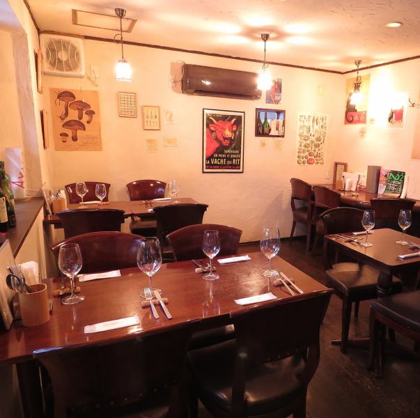The interior has a warm and calm atmosphere.We are also open for lunch on weekdays, and are popular among office workers and office workers.Dinner is a warm space where you can relax and have fun.We also have courses for 5,000 yen, 6,000 yen, and 7,000 yen that include all-you-can-drink! For girls' night out, dates, various banquets, parties...♪