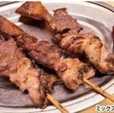 <名物>ミックス串(牛・豚・鶏と馬力塩) 1本/豚上ナンコツ(味わいある食感)