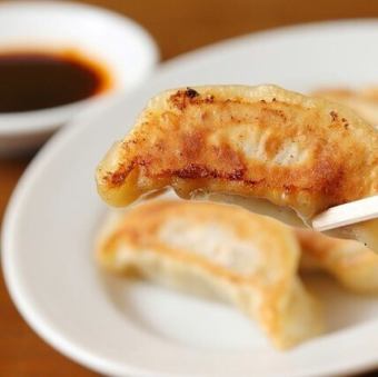 名物!!肉汁 焼餃子（3個）