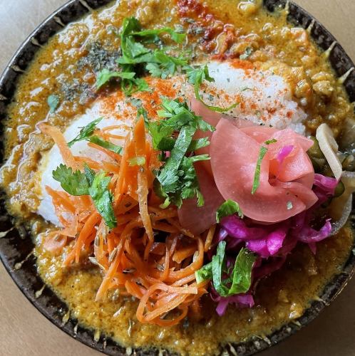 【ご飯】スパイスカレーライス 惣菜たくさんのせ