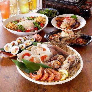 Fresh fish and shellfish are sent directly from the production area every day! If you want to enjoy a seafood banquet, go to Uohachi Shoten ◎