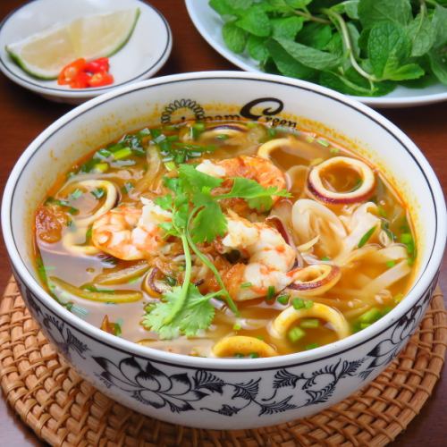 [Special] Spicy seafood pho