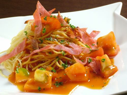 フレッシュトマトとベーコンのパスタ/めんたいクリームパスタ