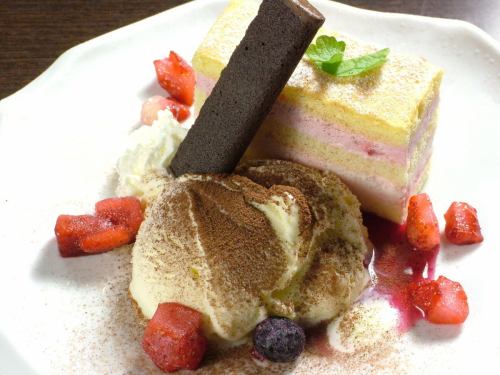 フォンダンショコラ/ストロベリーフローズンケーキ