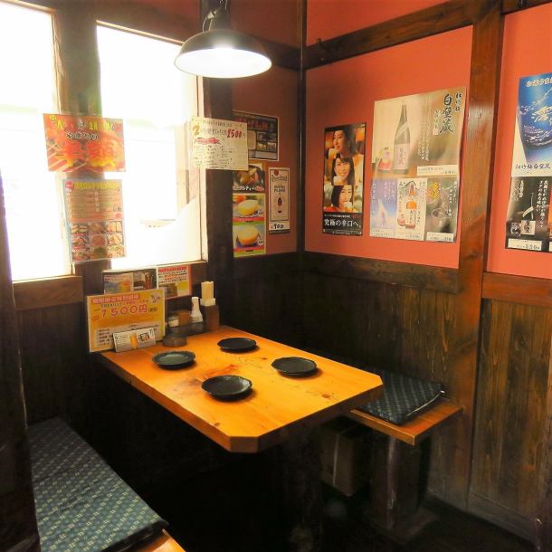 [Atmosphere] There are counter and table seats available.There is also a nice `` half private room ''! Recommended for banquets, first parties, second parties, alumni associations, farewell parties, etc. ♪ Popular for women who like alcohol because it is a retro interior ◎ Please use it when you meet girls in Yamato!
