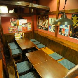 [Semi-private room / table seats: 10 seats (1 table)] Can be divided into 6 seats and 4 seats. All-you-can-drink courses are also available.Please use it for banquets, first party, second party, alumni party, welcome and farewell party etc. ♪