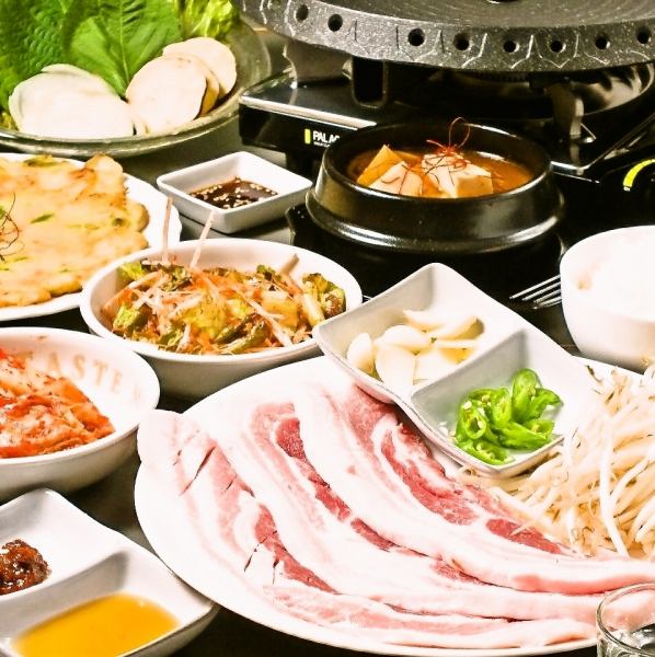 [手工制作的正宗韩国料理]我们提供丰盛的五花肉等各种菜肴！