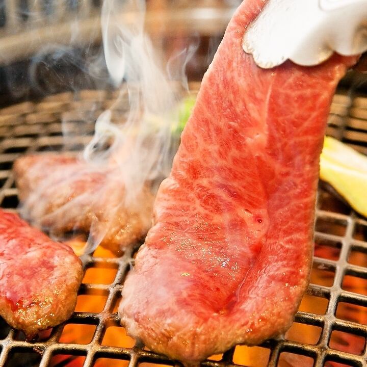 美味しいお肉を味わえばトークもはずむ♪贅沢な時間を当店で