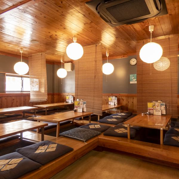 ゆったり足をのばして寛げる座敷で、女子会・会社宴会・サークル飲みなど様々なシーンでご利用可能です！50名様まで収容可能！地域イベントの打ち上げやサークル飲み、部署での宴会にいかがでしょうか♪