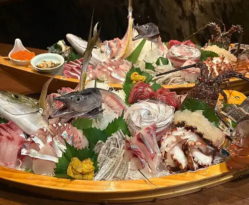 【料理長特選】活魚と刺身の豪華舟盛り