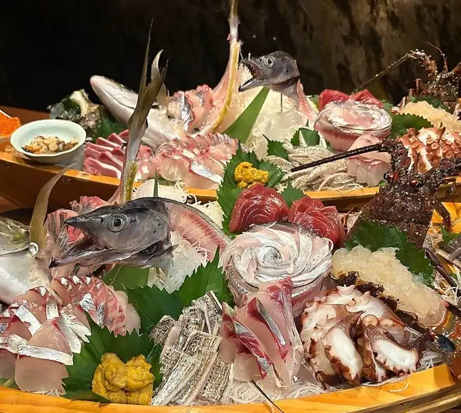 生簀完備!!活きイカをはじめに新鮮な活魚をご堪能下さい!!
