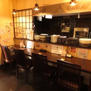 アットホームな空間が魅力なカウンター席！デートなどにもお使いいただけます！
