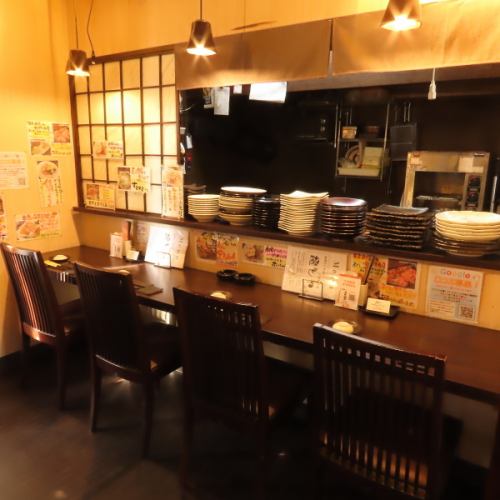 大人の隠れ家のような落ち着いた雰囲気の店内でゆったり