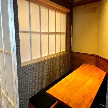 和の趣き溢れる店内は大人の為の落ち着いた雰囲気となっております。2名様~80名様までご利用可能な完全個室席は長野駅での接待や女子会、合コンなど各種宴会に最適なプライベート個室空間♪お得な宴会コースプランもご予算に合わせて3000円~用意。誕生日や記念日にお得なサプライズ特典もご用意。画像は系列店イメージです