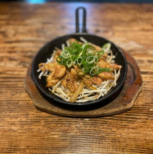 鶏せせりのにんにくバター炒め