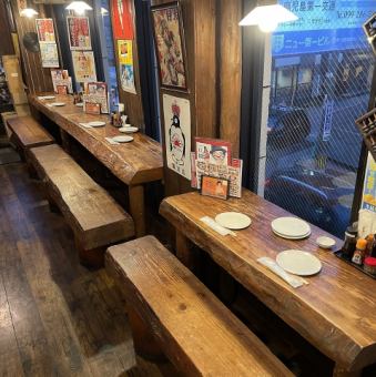 We have seats at the counter where you can enjoy the view outside! These seats are very popular so please make your reservation early!