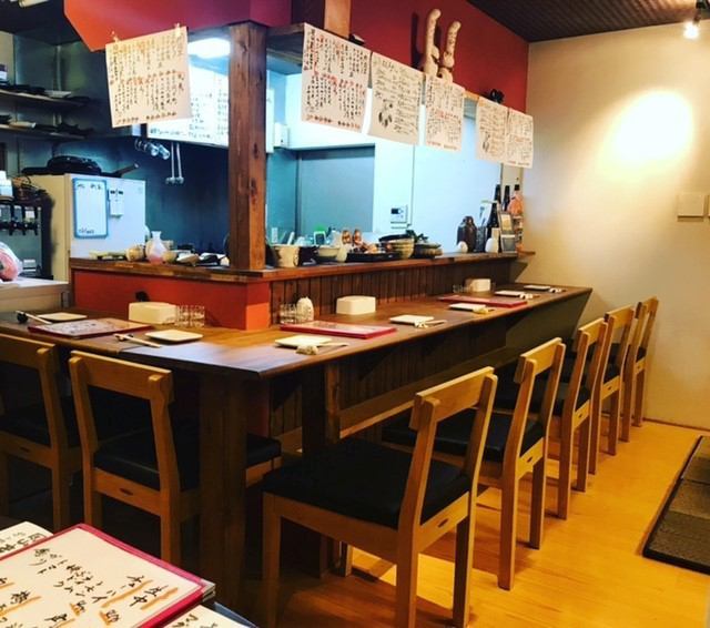 Full open kitchen counter seat.You can see the shop owner making a dish cooked dish.I will explain it all the time when I talk about alcohol and talk about cooking, so please raise your right hand when it becomes troublesome.
