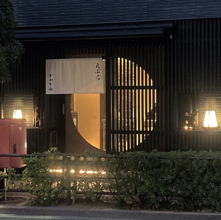 Please enjoy the skills of a chef who has trained at a long-established Michelin-star restaurant.