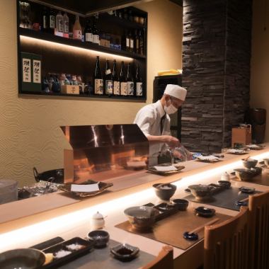 [Enjoy the craftsmanship right before your eyes] You can watch the food being skillfully prepared right in front of your seat.We use an induction fryer specifically designed for tempura, so there's no need to worry about heat or burns.Enjoy your meal not only with the taste, but also with the aromas and sounds of the food being cooked, sharpening your five senses.≪Japanese cuisine / Kasuga / Tempura / Private room / Business entertainment / Date / Anniversary≫