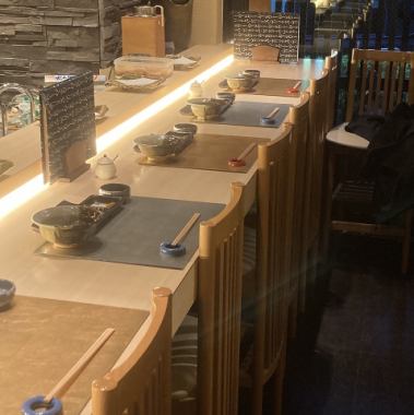 [Counter seats that give you the warmth of wood] The restaurant has eight counter seats that give you a sense of realism.We accept reservations for small groups of 6 to a maximum of 10 people.Please enjoy delicious tempura in a relaxed atmosphere.Please feel free to contact us for surprises such as anniversaries and birthdays.≪Japanese cuisine / Kasuga / Tempura / Private room / Business entertainment / Date / Anniversary≫