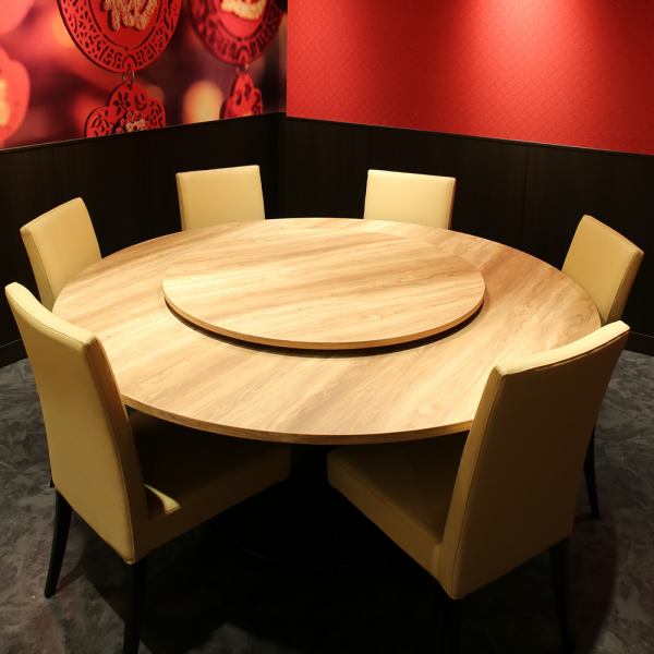 We have a private room with a round table like a Chinese restaurant.Depending on the number of people in your family or group, we will divide the banquet hall and prepare private rooms.Please use it for banquets, dinners, and casual parties.