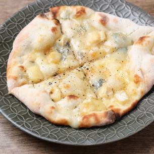 4種のチーズを使ったフォルマッジピザ