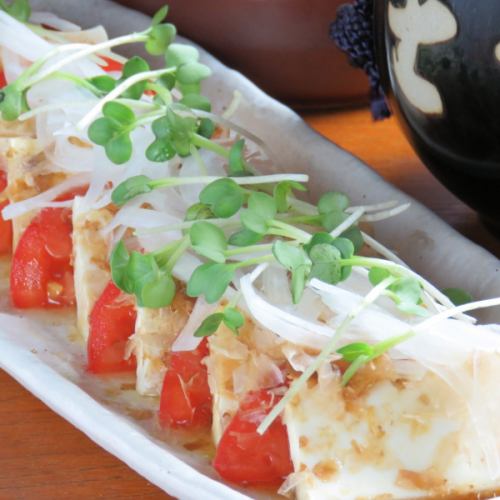 Japanese-style salad of tofu, tomato and onion