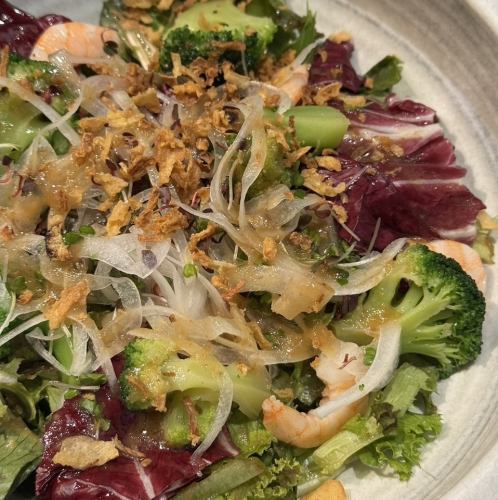 海老とブロッコリーのオニオンサラダ