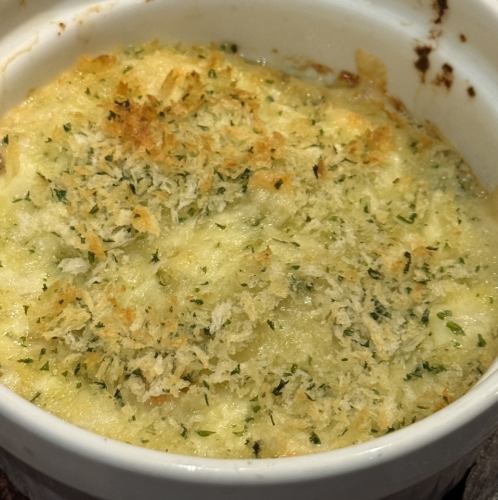 Garlic sauteed spring cabbage and pork skirt steak / Sweet and spicy yangnyeom chicken / Scallop and asparagus gratin