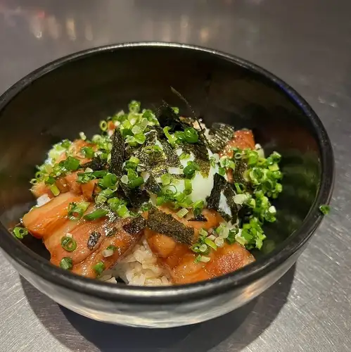 紅燒肉飯配溏心蛋