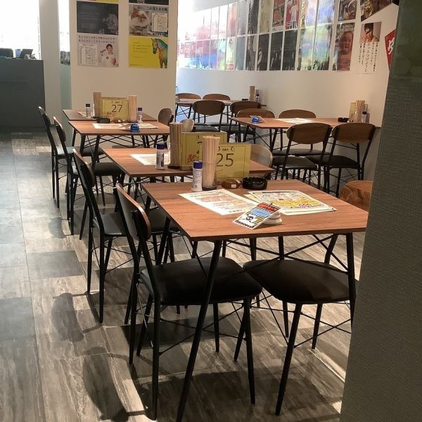 【宴会にも】大人数はもちろんですが、2名席もあり仕事帰りのサクのみにぴったりです！少人数でのサク飲みはもちろん、学生、サークル、会社宴会等の大型宴会などご相談によってさまざまな飲み会にぴったりな宴会場になります！